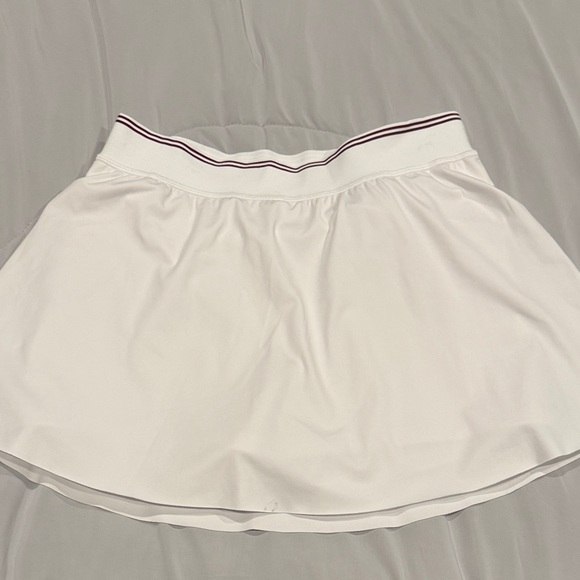 Athleta White Ace Advantage Tipped 13 1/2” Tennis Skort Size M NWOT - Picture 3 of 4